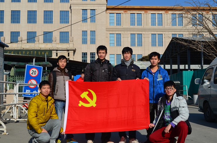 军事博物馆门口合影.JPG