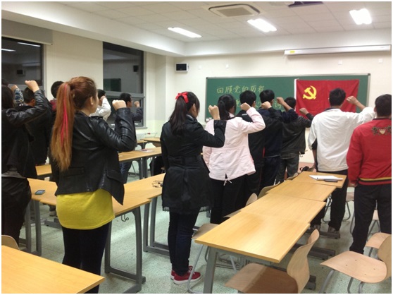 全体党员庄严宣誓.jpg
